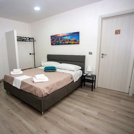 Na City Rooms Napoli Bagian luar foto
