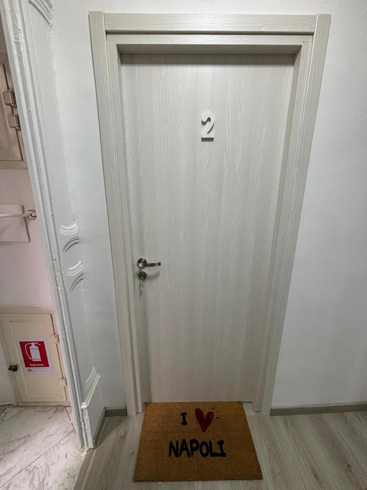 Na City Rooms Napoli Bagian luar foto
