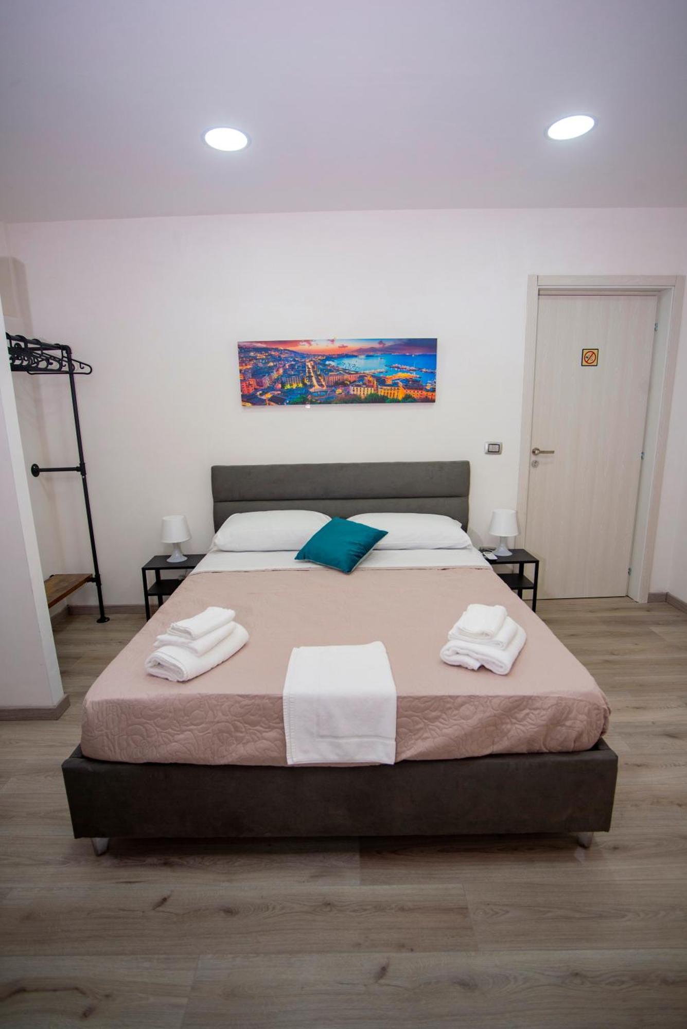 Na City Rooms Napoli Bagian luar foto