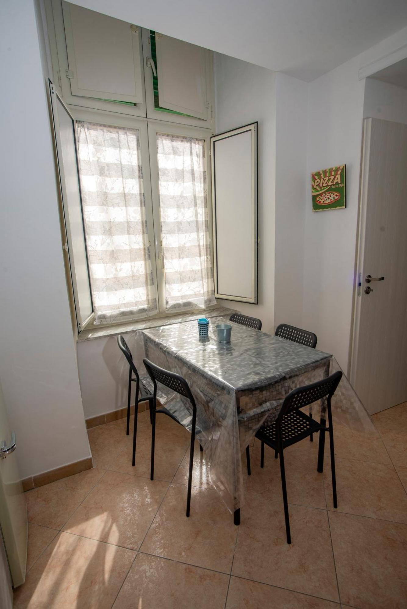 Na City Rooms Napoli Bagian luar foto