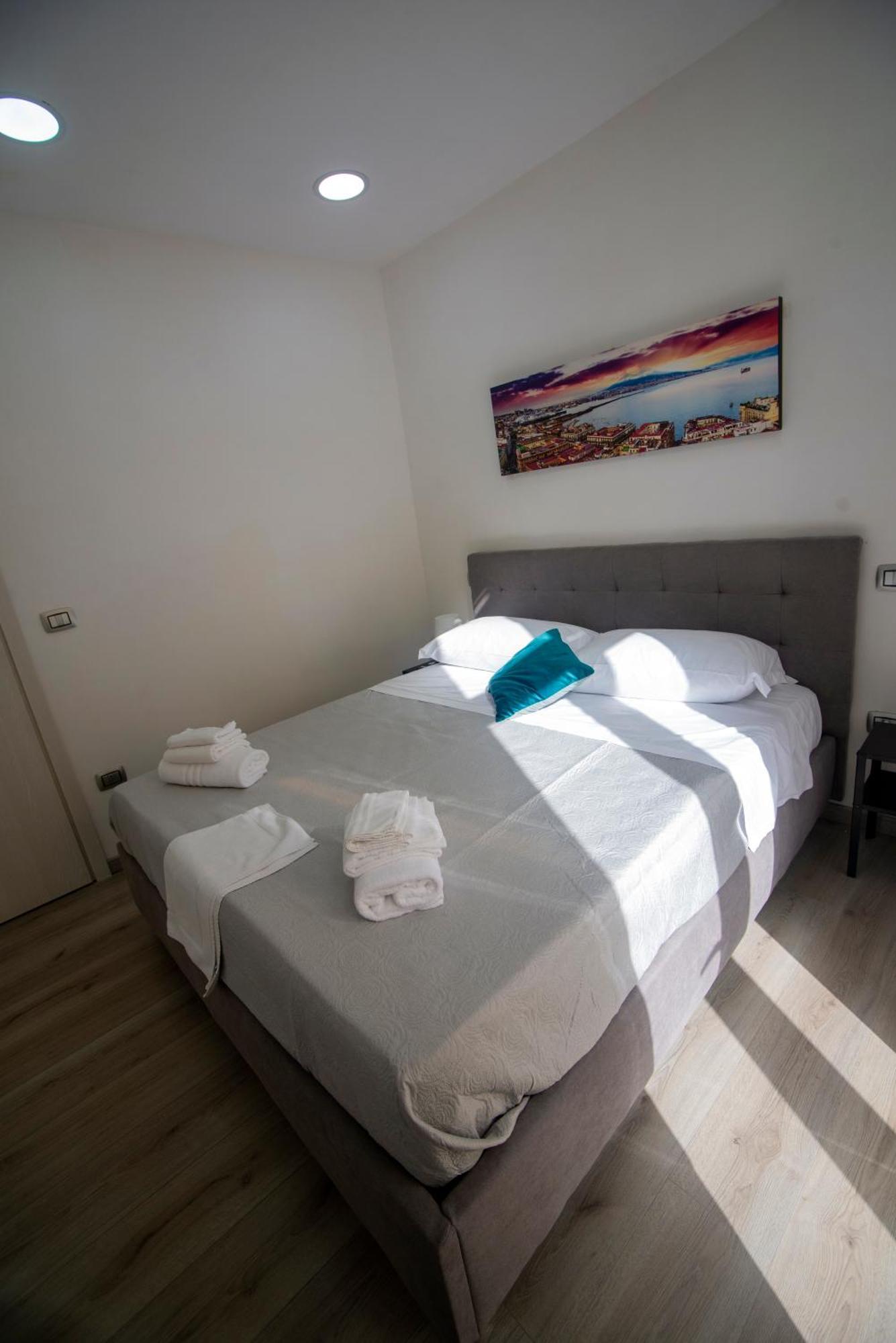Na City Rooms Napoli Bagian luar foto
