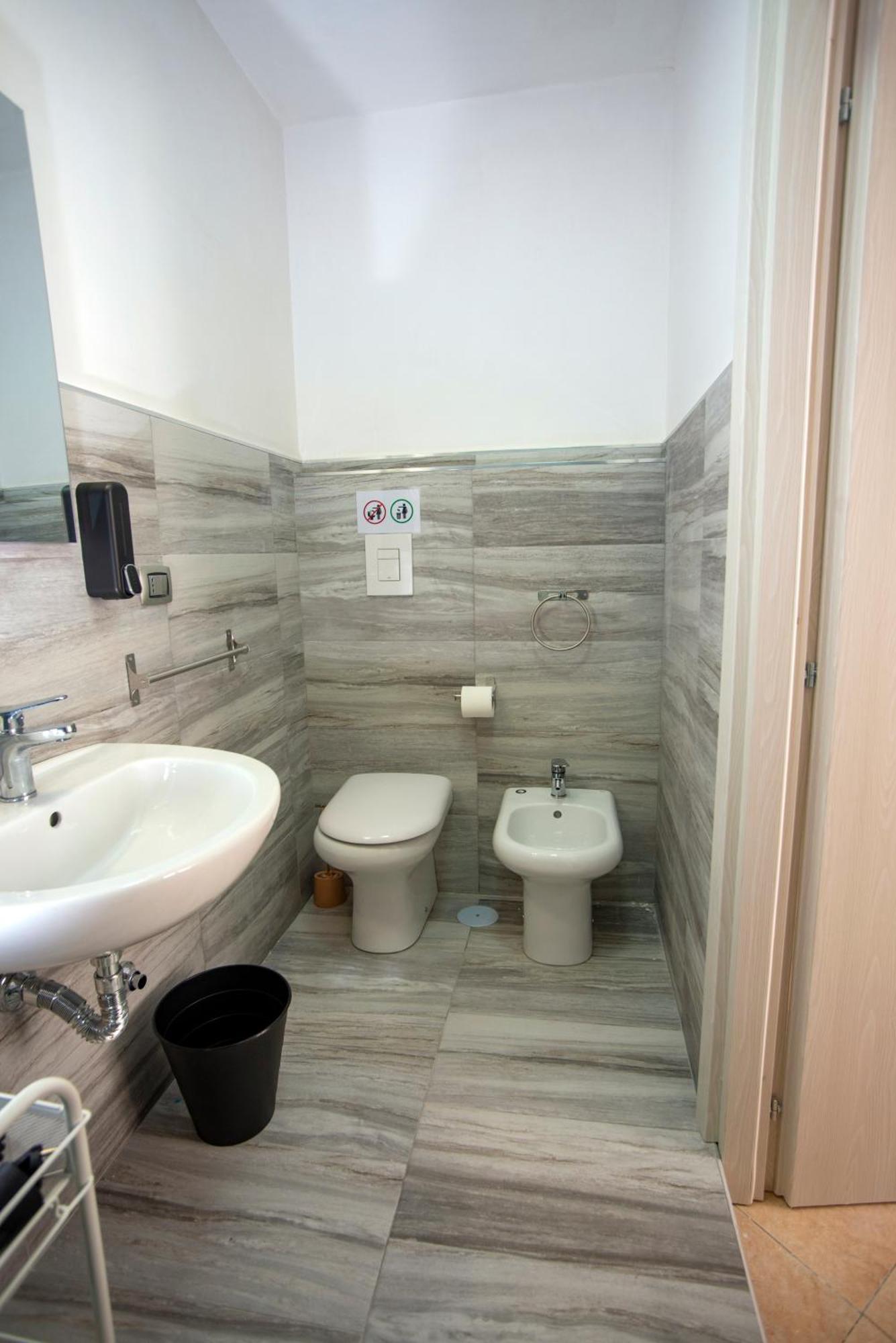 Na City Rooms Napoli Bagian luar foto