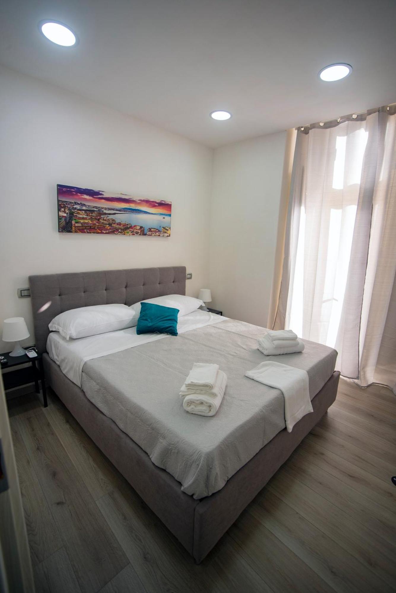 Na City Rooms Napoli Bagian luar foto