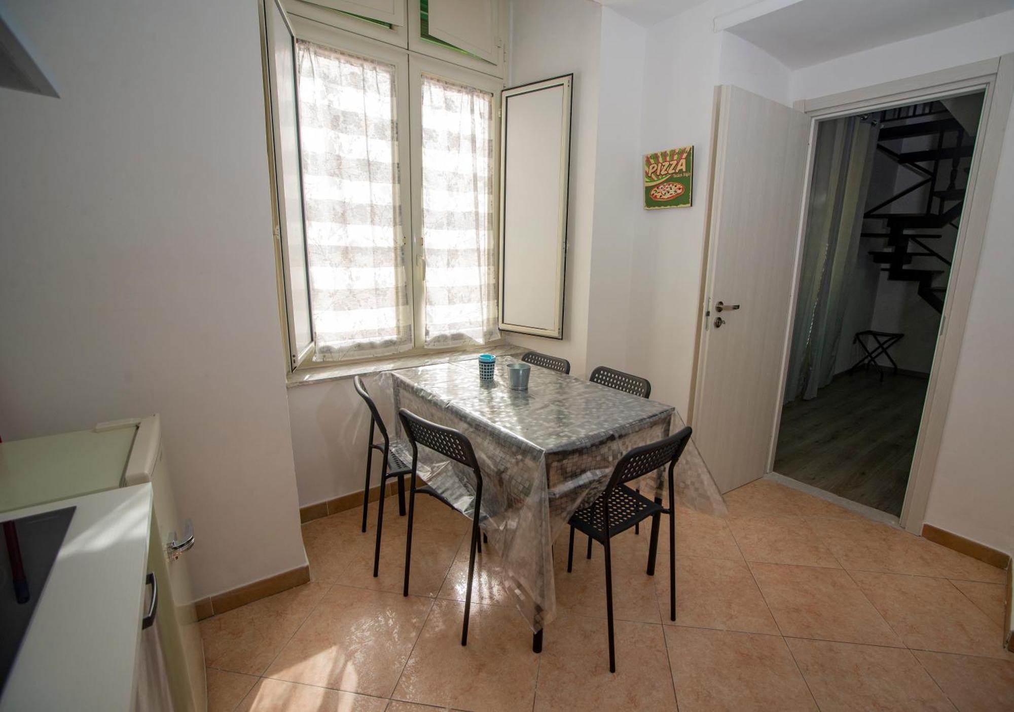 Na City Rooms Napoli Bagian luar foto