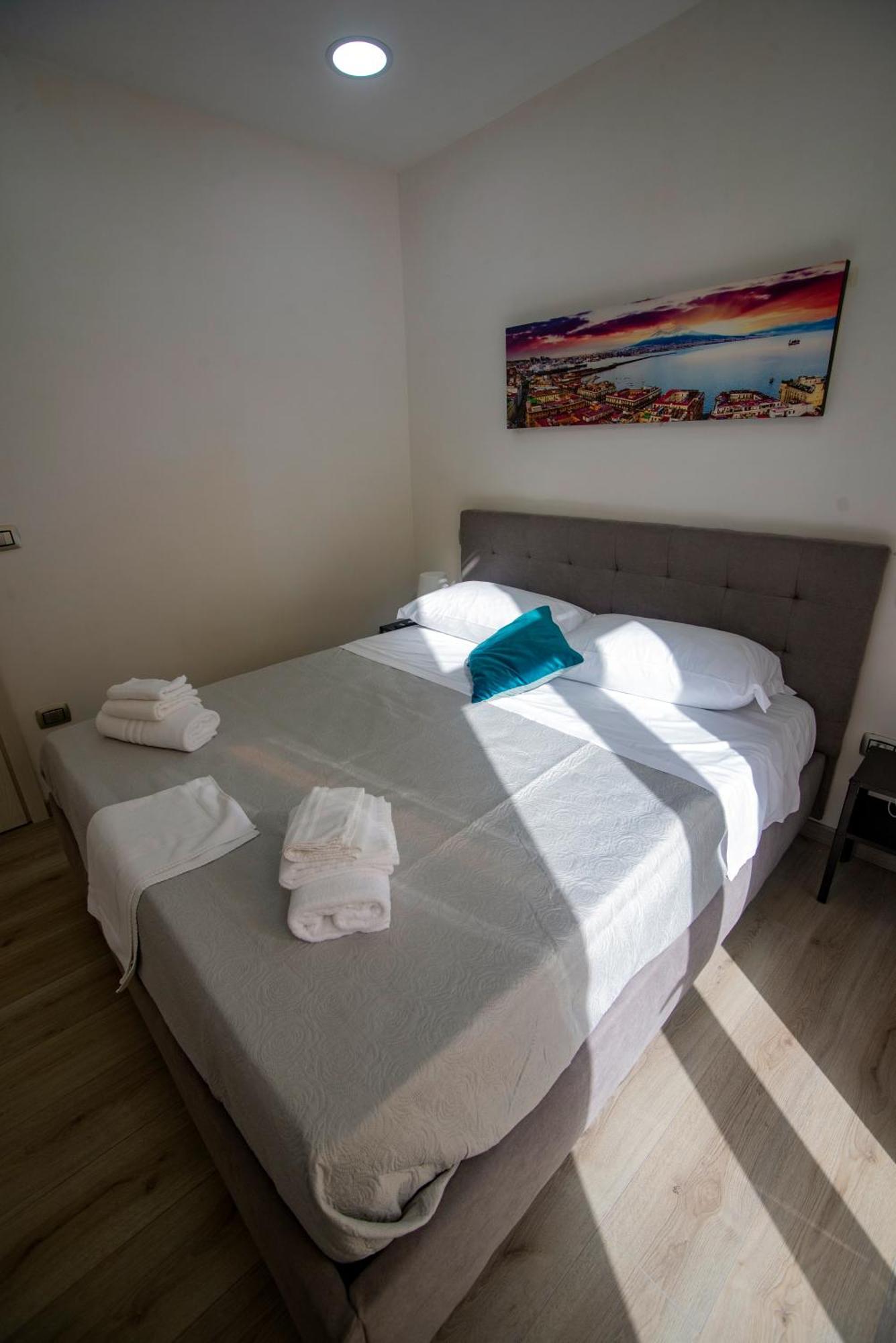 Na City Rooms Napoli Bagian luar foto