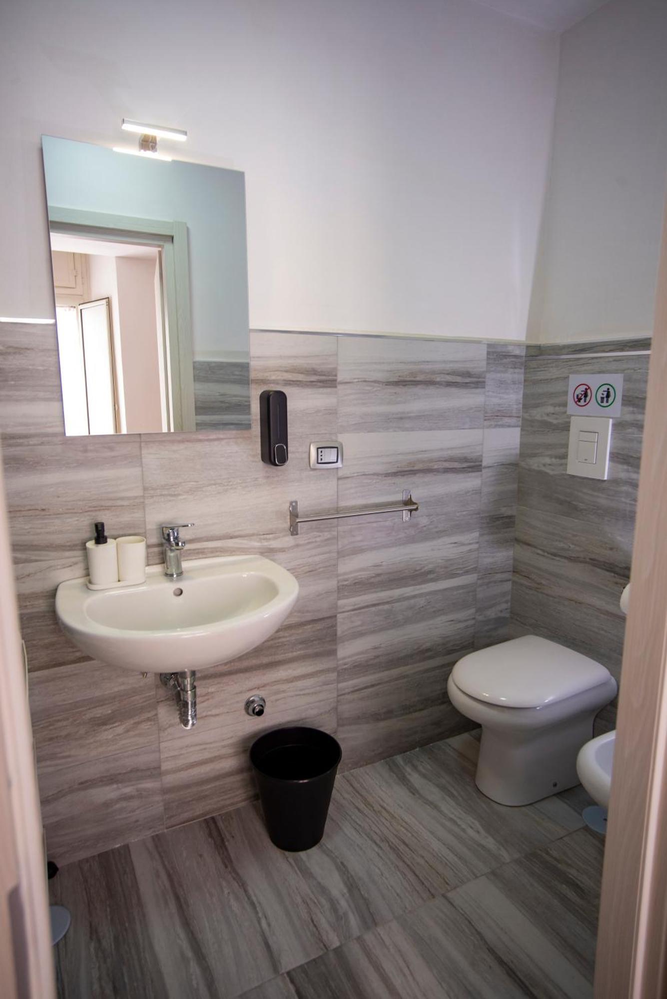 Na City Rooms Napoli Bagian luar foto