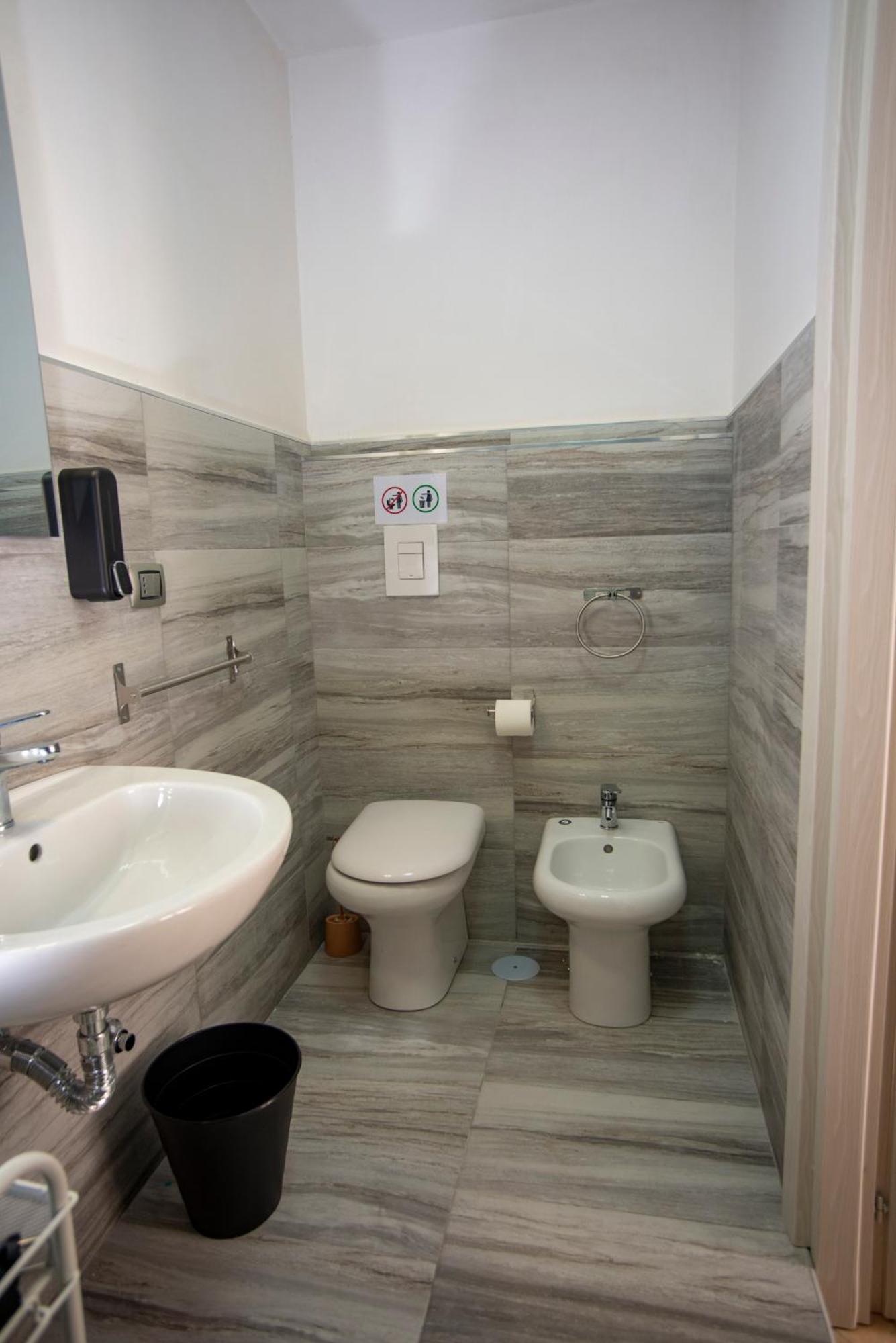 Na City Rooms Napoli Bagian luar foto