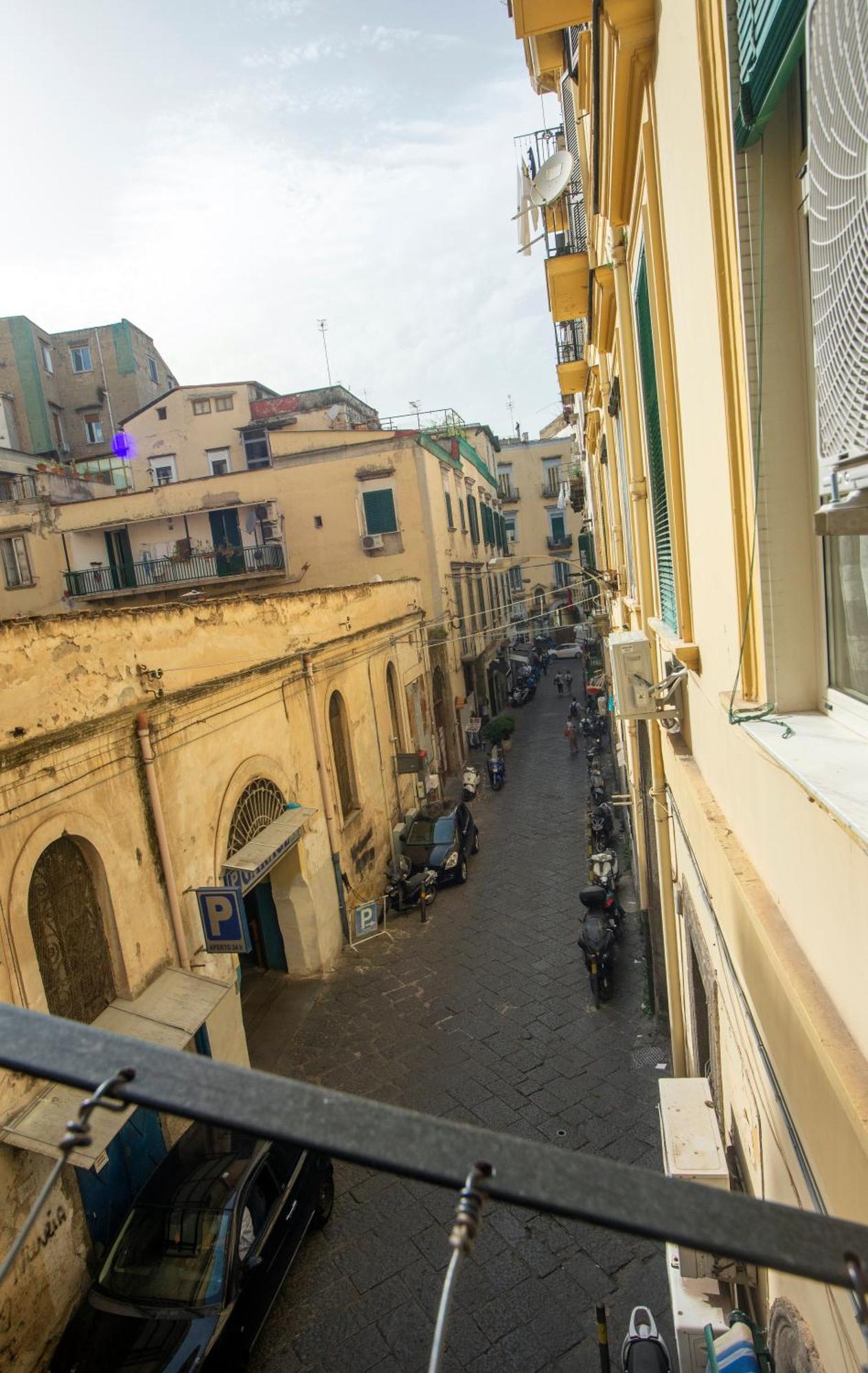 Na City Rooms Napoli Bagian luar foto