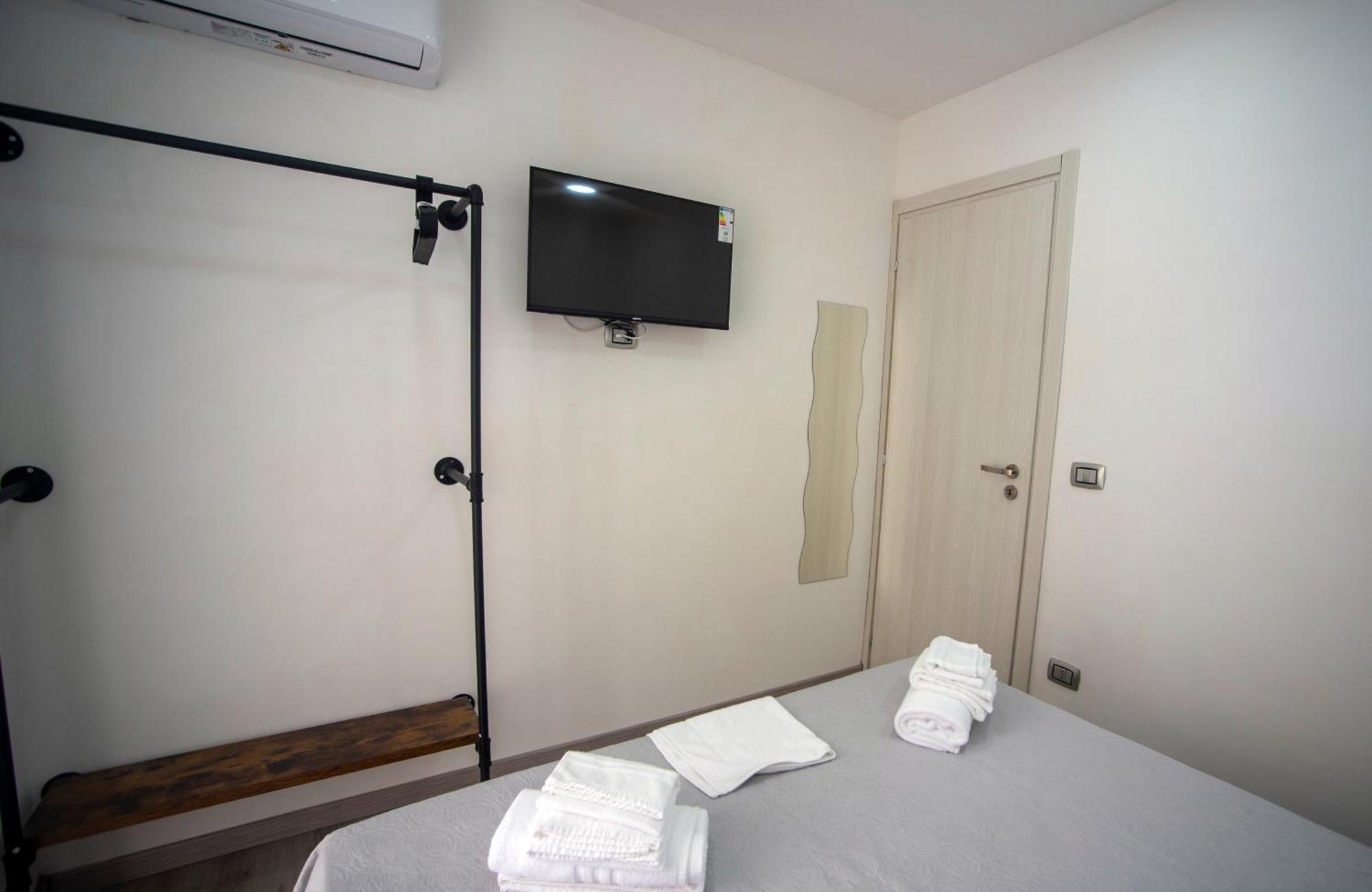 Na City Rooms Napoli Bagian luar foto